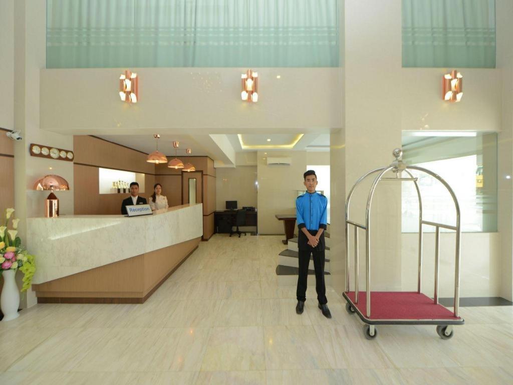 Hotel Lexus Yangon Exteriör bild
